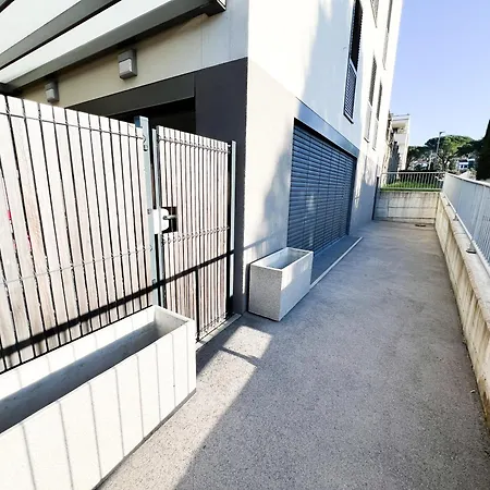 Apartma Zoela *